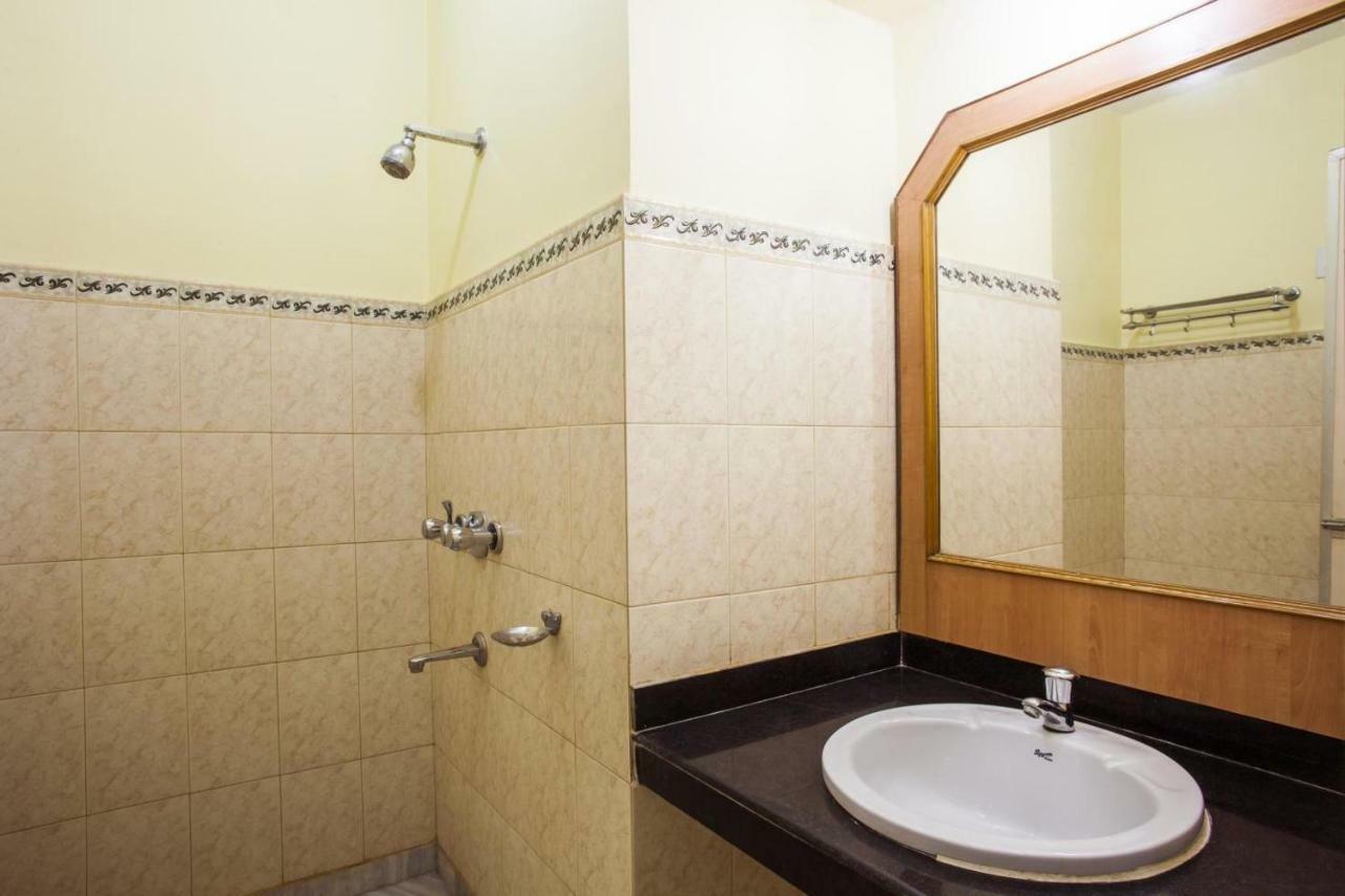 פורי Hotel Lee Garden מראה חיצוני תמונה