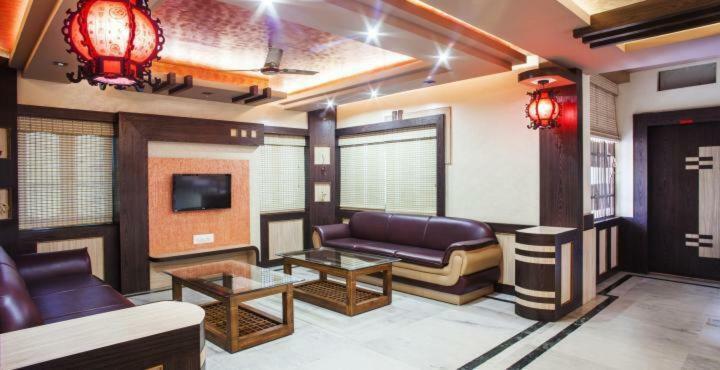 פורי Hotel Lee Garden מראה חיצוני תמונה